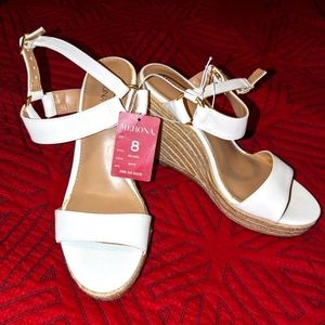 Merona Melinda White Wedge Sandals Espadrilles. Comfy and flattering!